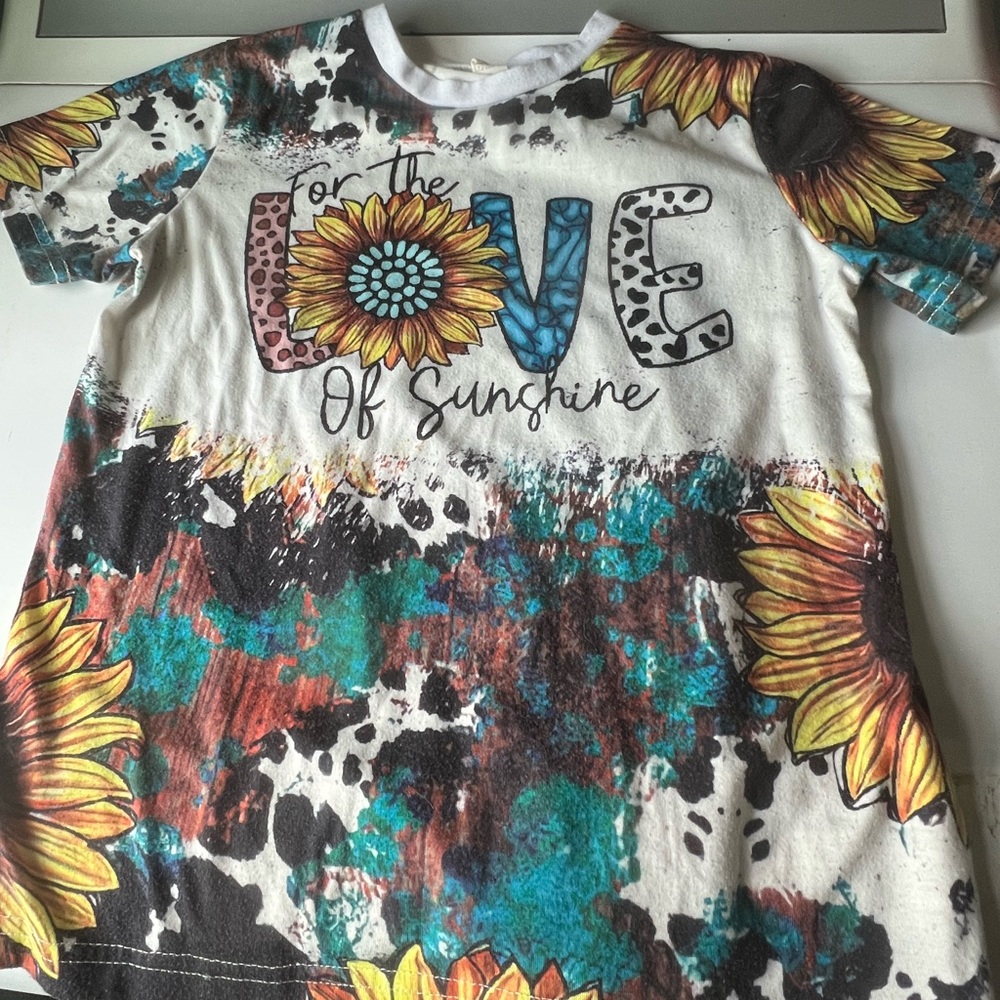 Girls size medium “for the love of sunshine” t-shirt. Soft and cute.